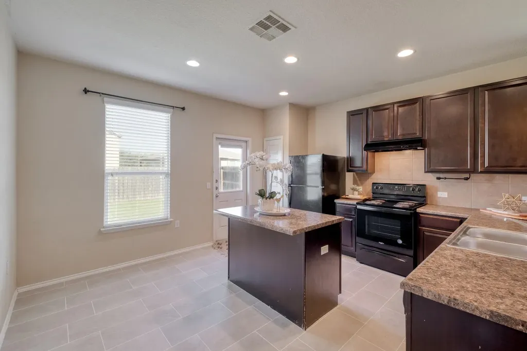 5704 Levenwood Lane Austin TX 78724