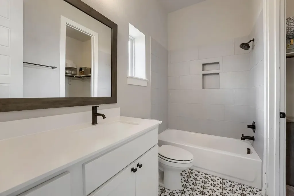 7901 Gilwice Lane Austin TX 78744