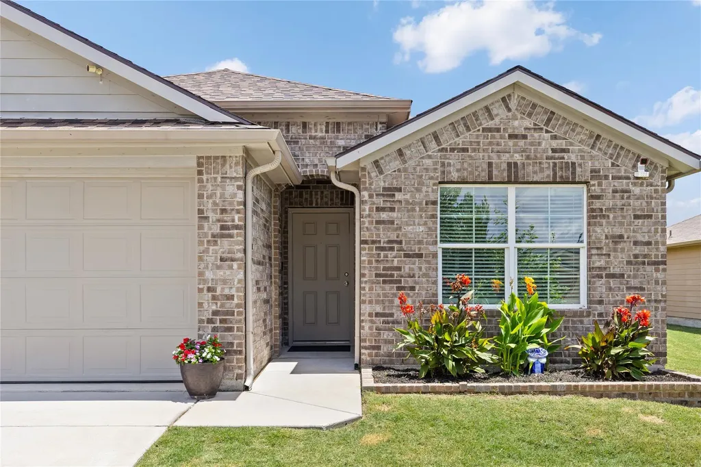 256 Alpha Street Kyle TX 78640