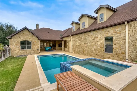 114 Preston Trail Meadowlakes TX 78654