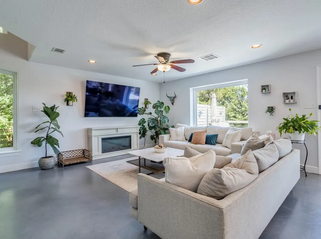 400 Hunt Lane Buda TX 78610