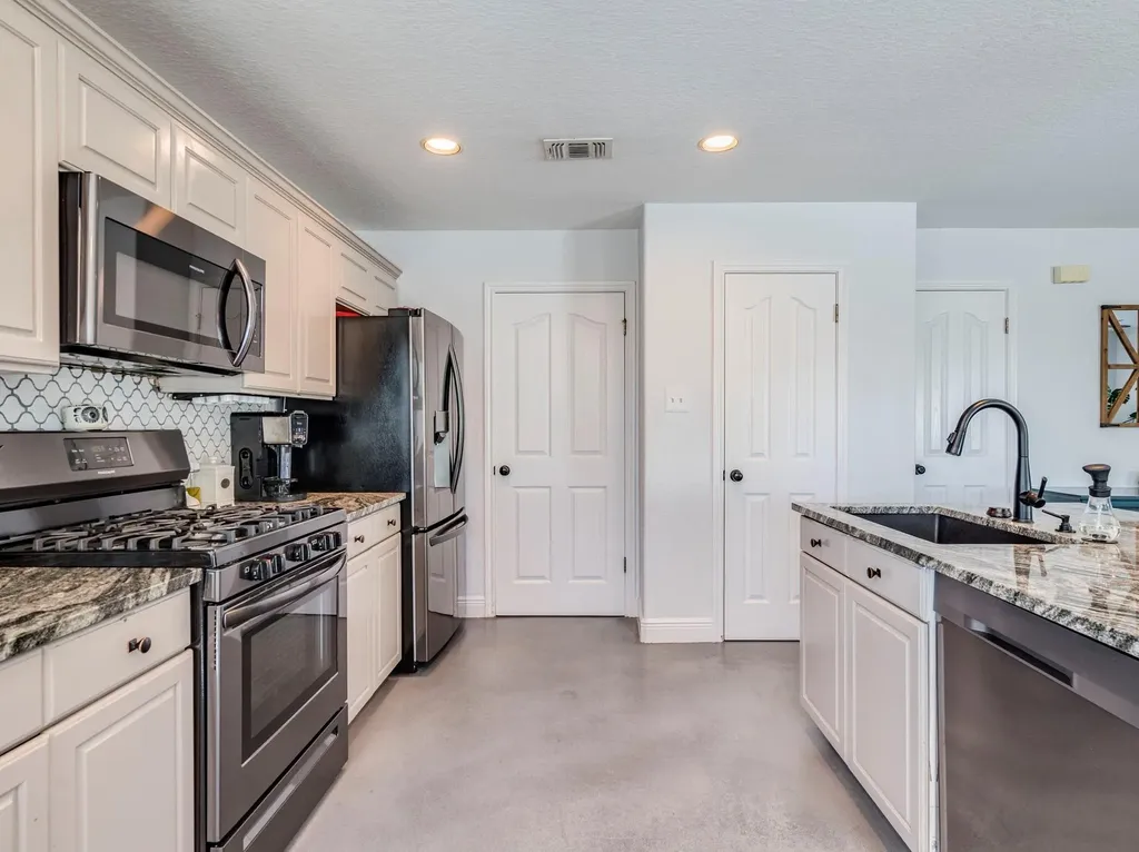 400 Hunt Lane Buda TX 78610