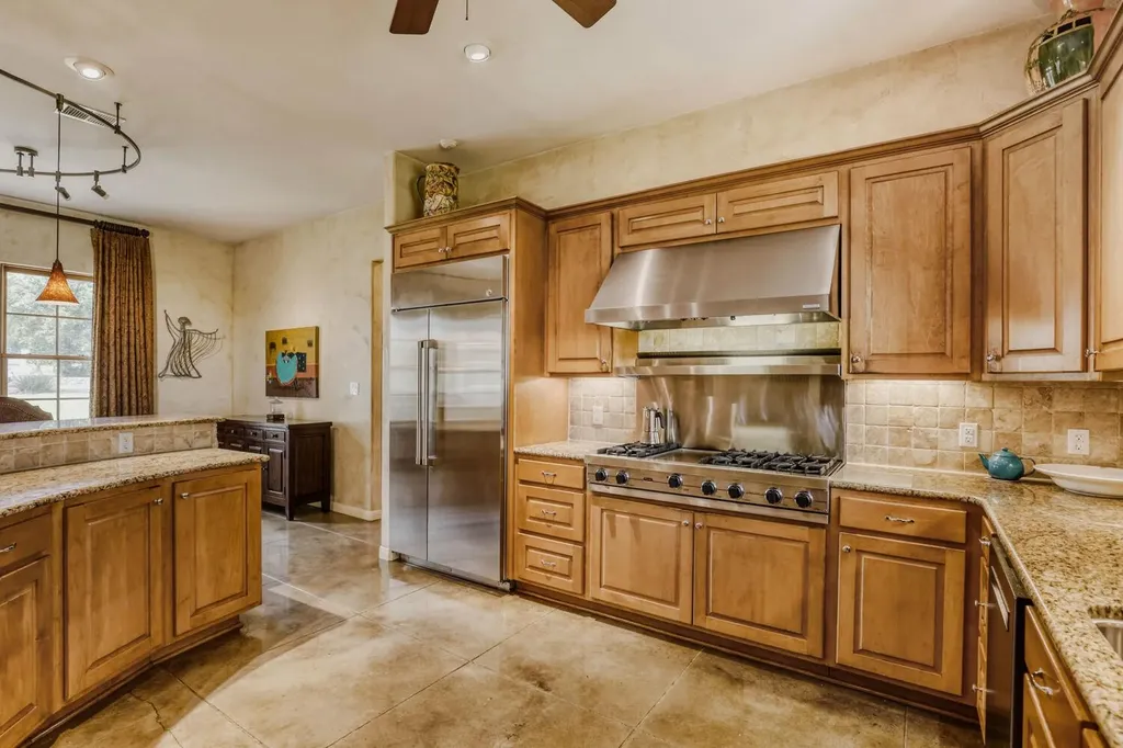4806 Creek Meadow Cove Spicewood TX 78669