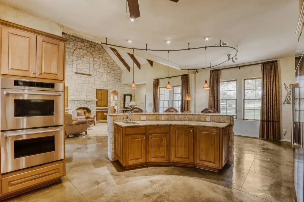 4806 Creek Meadow Cove Spicewood TX 78669