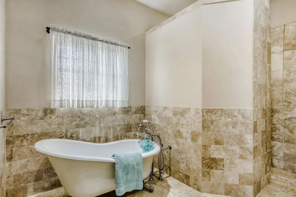 4806 Creek Meadow Cove Spicewood TX 78669