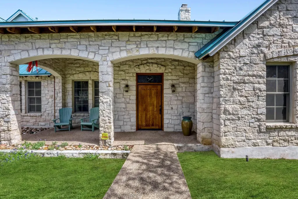 4806 Creek Meadow Cove Spicewood TX 78669
