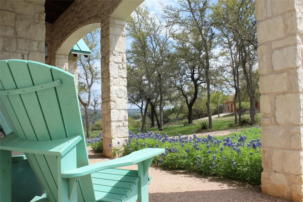 4806 Creek Meadow Cove Spicewood TX 78669