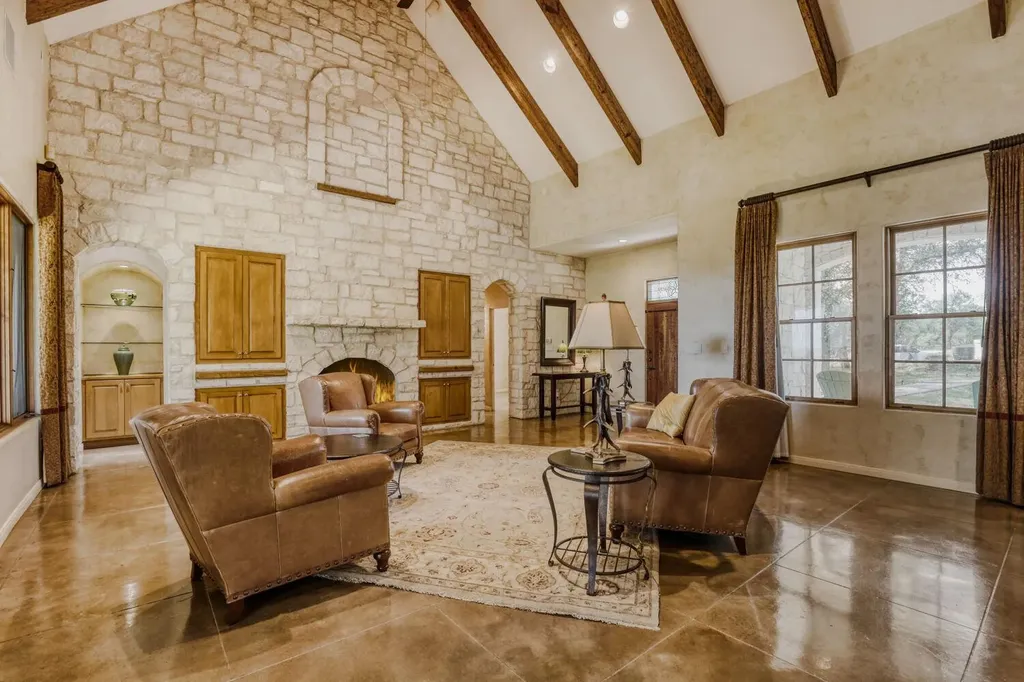 4806 Creek Meadow Cove Spicewood TX 78669
