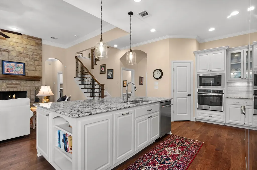 18605 Amberg Place Austin TX 78738