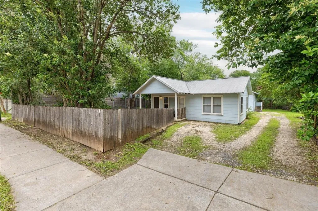2113 Thornton Road Austin TX 78704