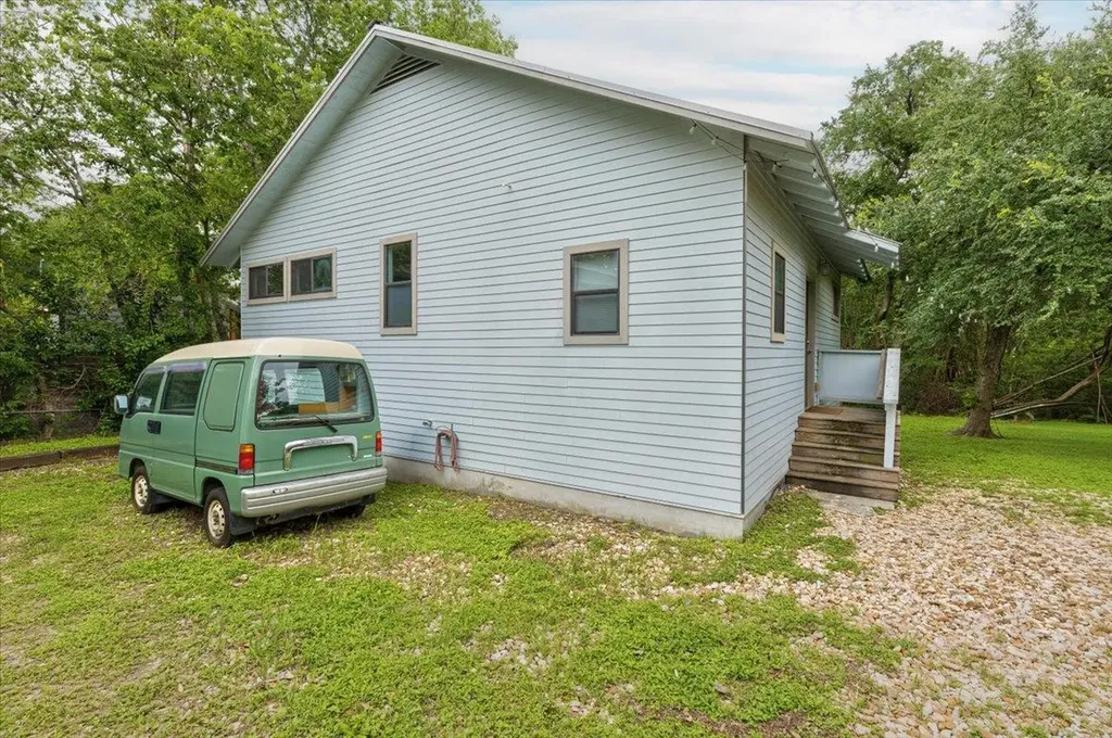 2113 Thornton Road Austin TX 78704
