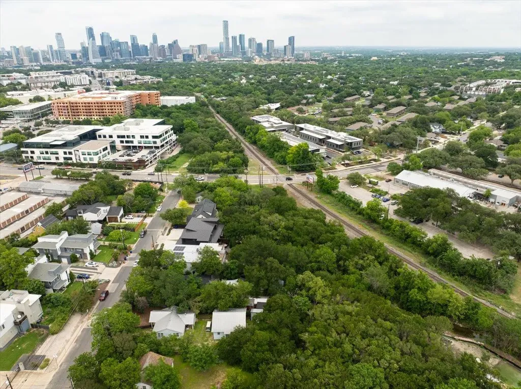2113 Thornton Road Austin TX 78704