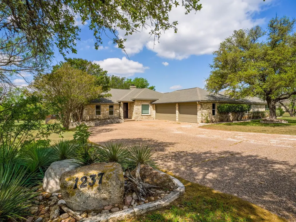 1237 Ridge Harbor Drive Spicewood TX 78669