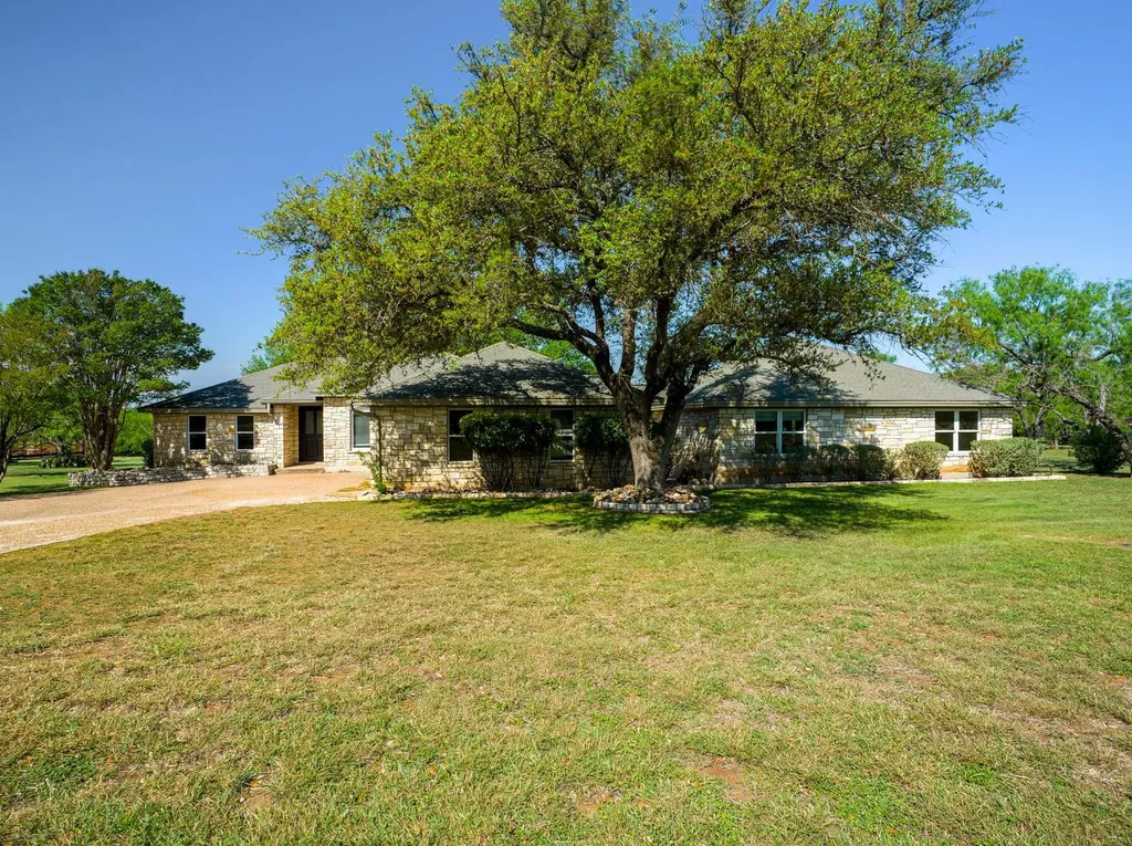 1237 Ridge Harbor Drive Spicewood TX 78669