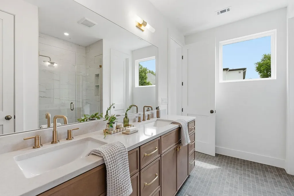 2009 Payne Avenue Austin TX 78757