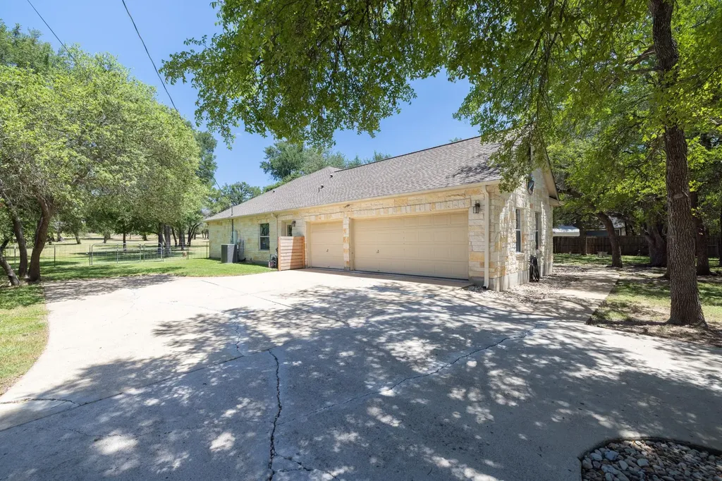 2721 County Road 258 Liberty Hill TX 78642