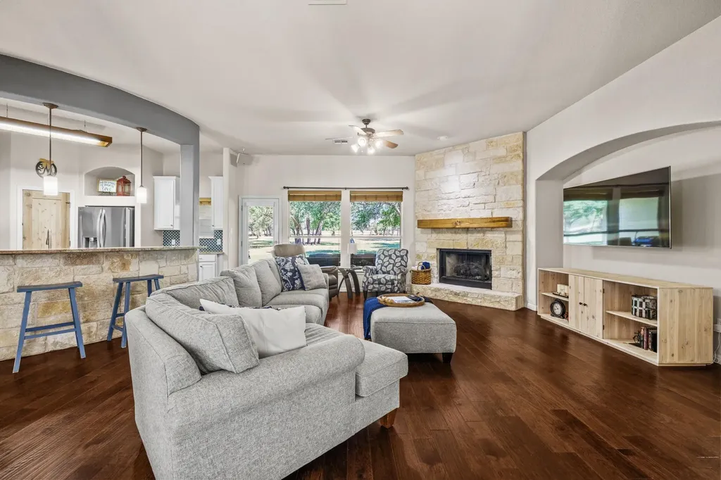 2721 County Road 258 Liberty Hill TX 78642