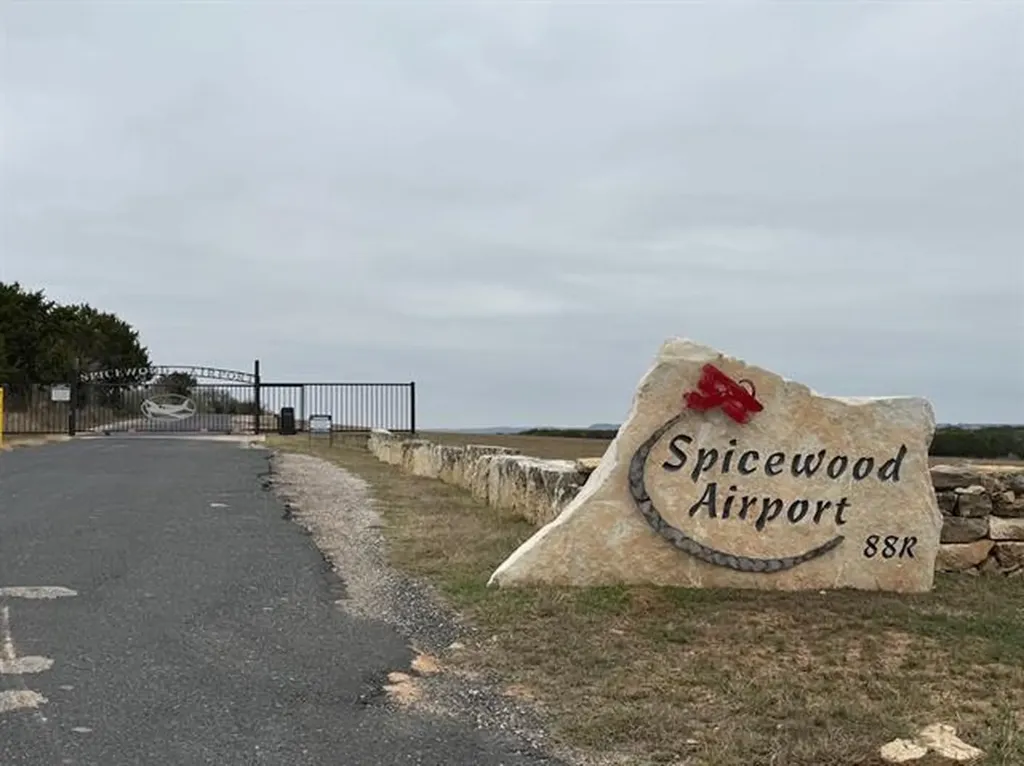712 Coventry Road Spicewood TX 78669