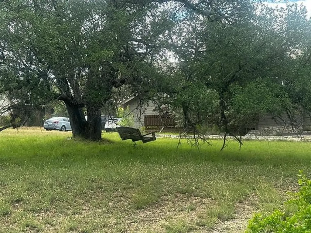 712 Coventry Road Spicewood TX 78669