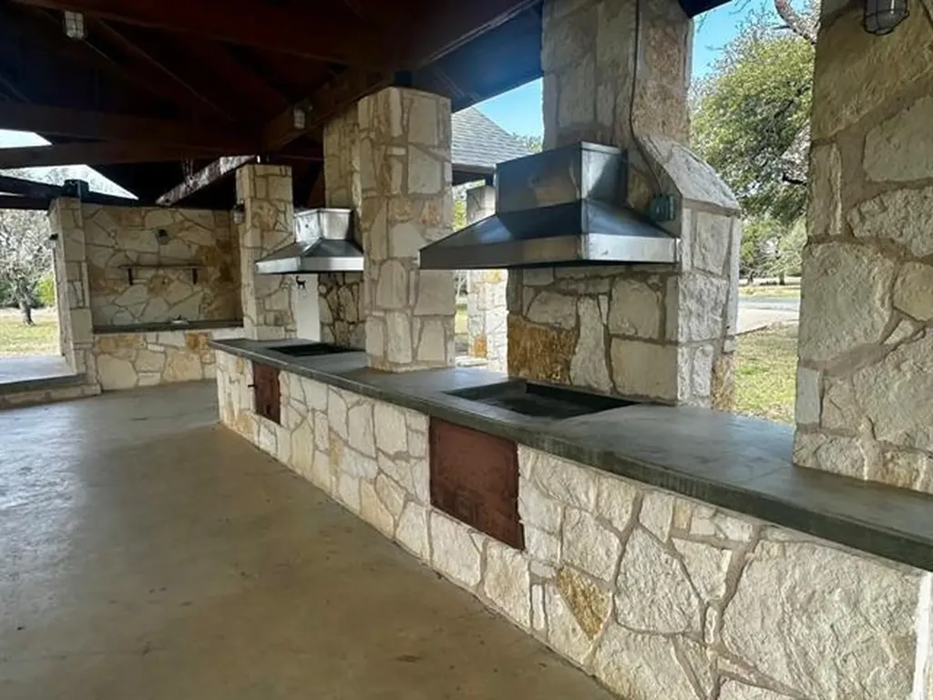 712 Coventry Road Spicewood TX 78669