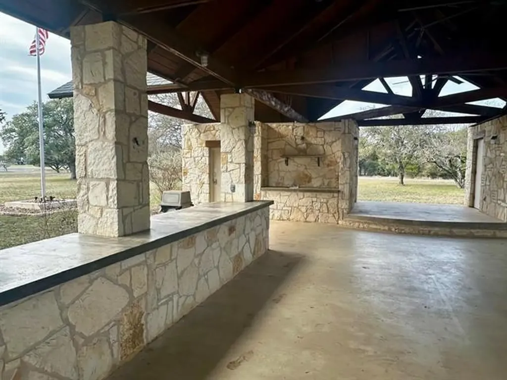 712 Coventry Road Spicewood TX 78669