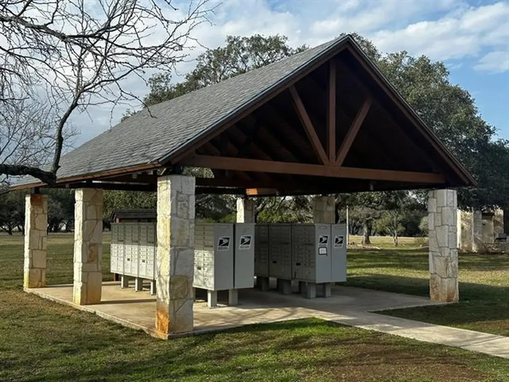 712 Coventry Road Spicewood TX 78669