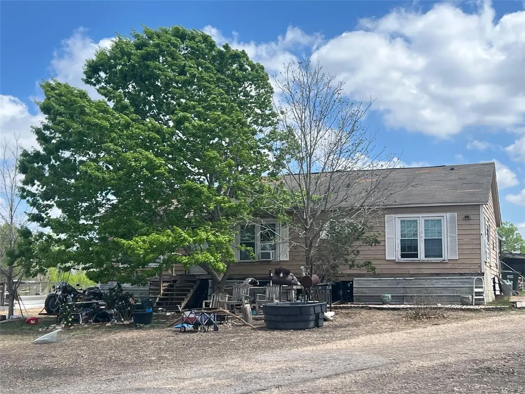415 Holz Road Niederwald TX 78640