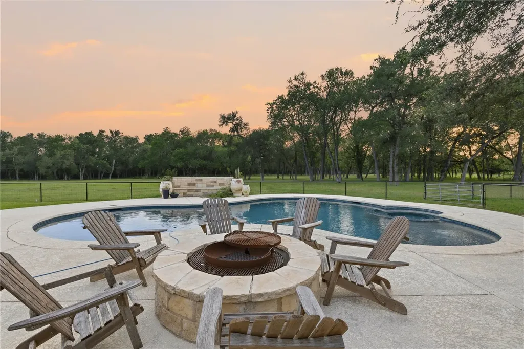 4140 County Road 467 Elgin TX 78621