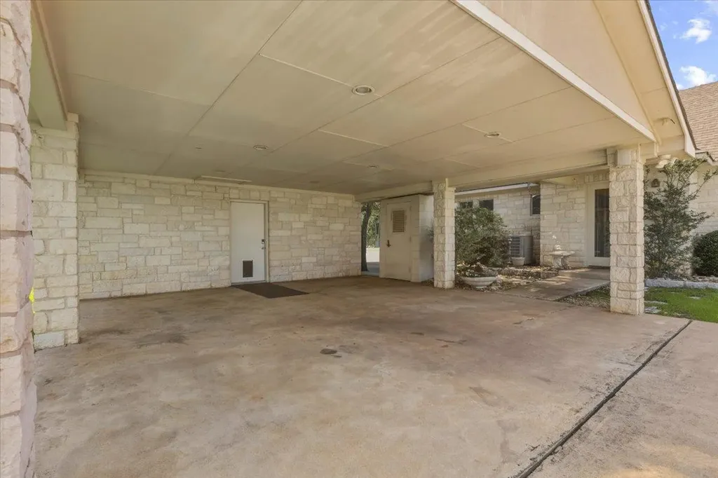 4140 County Road 467 Elgin TX 78621