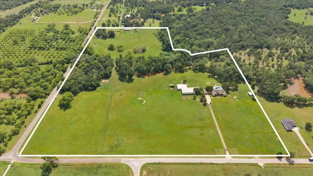 4140 County Road 467 Elgin TX 78621