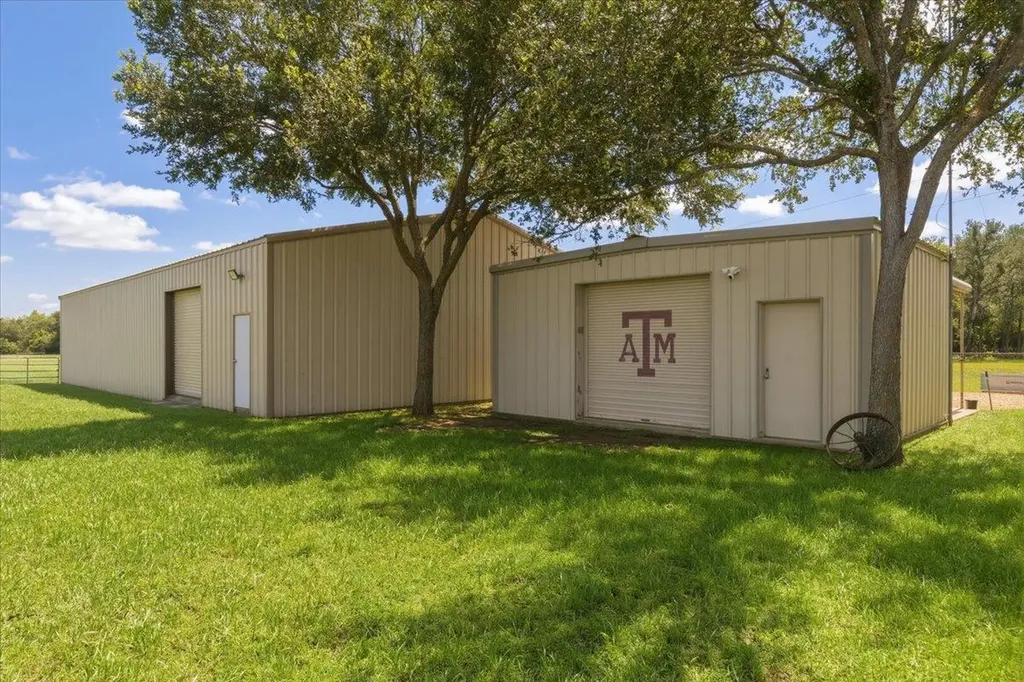 4140 County Road 467 Elgin TX 78621