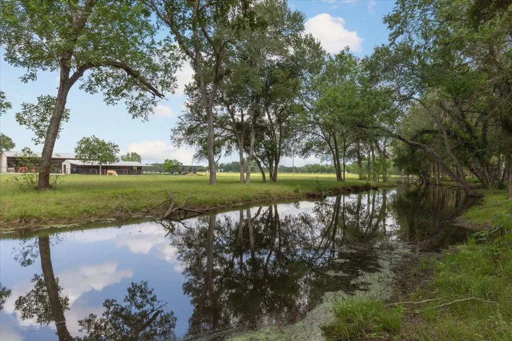 4140 County Road 467 Elgin TX 78621