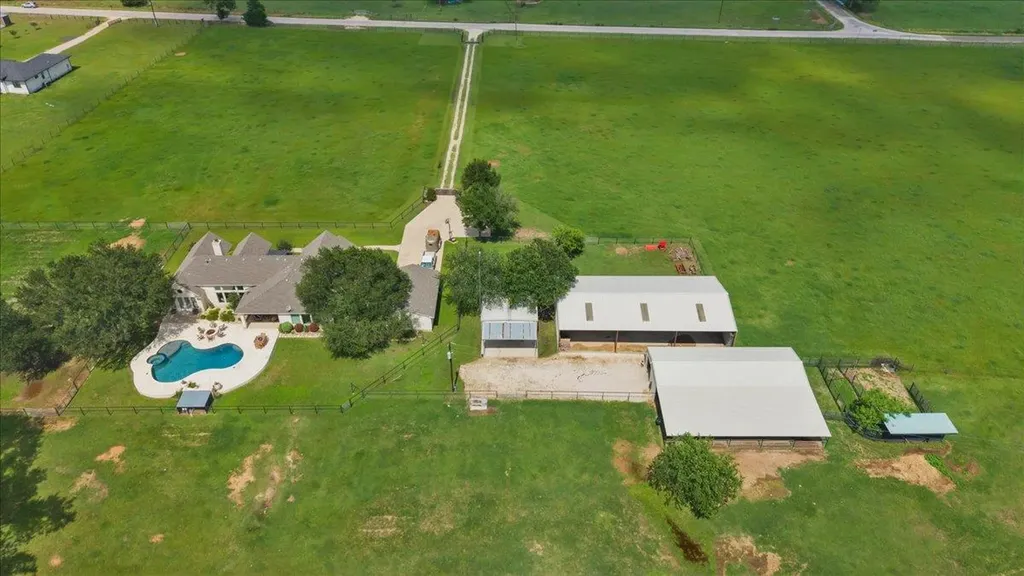 4140 County Road 467 Elgin TX 78621