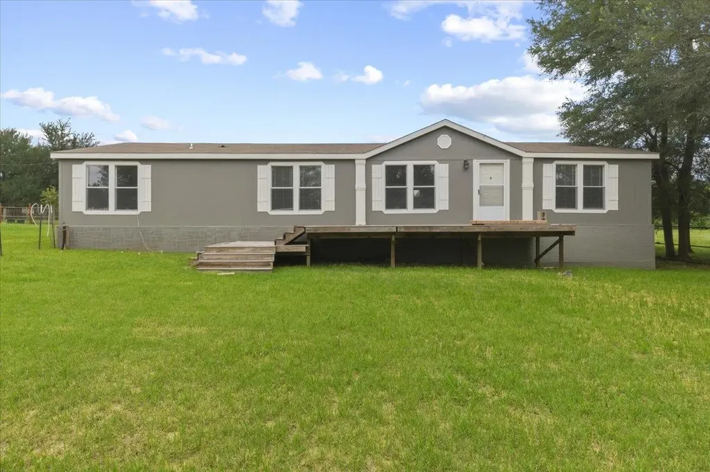 4140 County Road 467 Elgin TX 78621