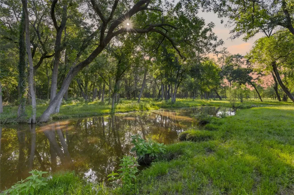 4140 County Road 467 Elgin TX 78621