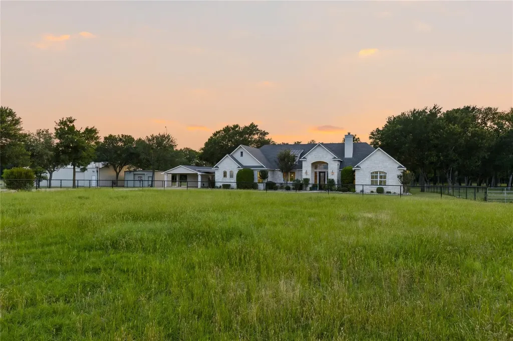 4140 County Road 467 Elgin TX 78621