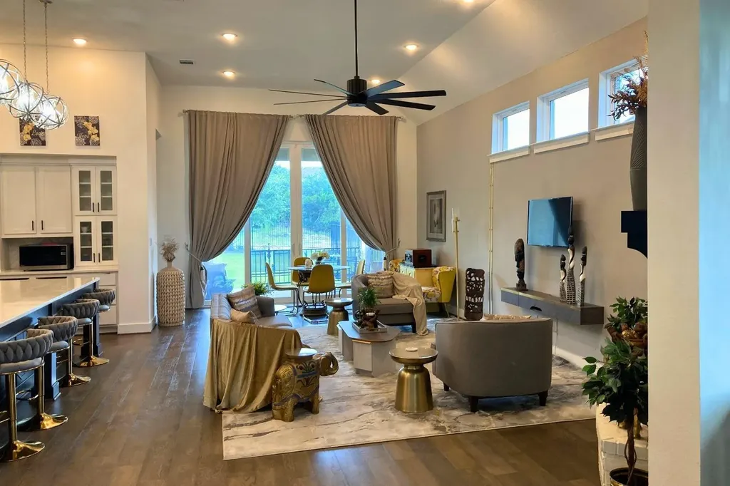 706 Pear Tree Lane Austin TX 78737