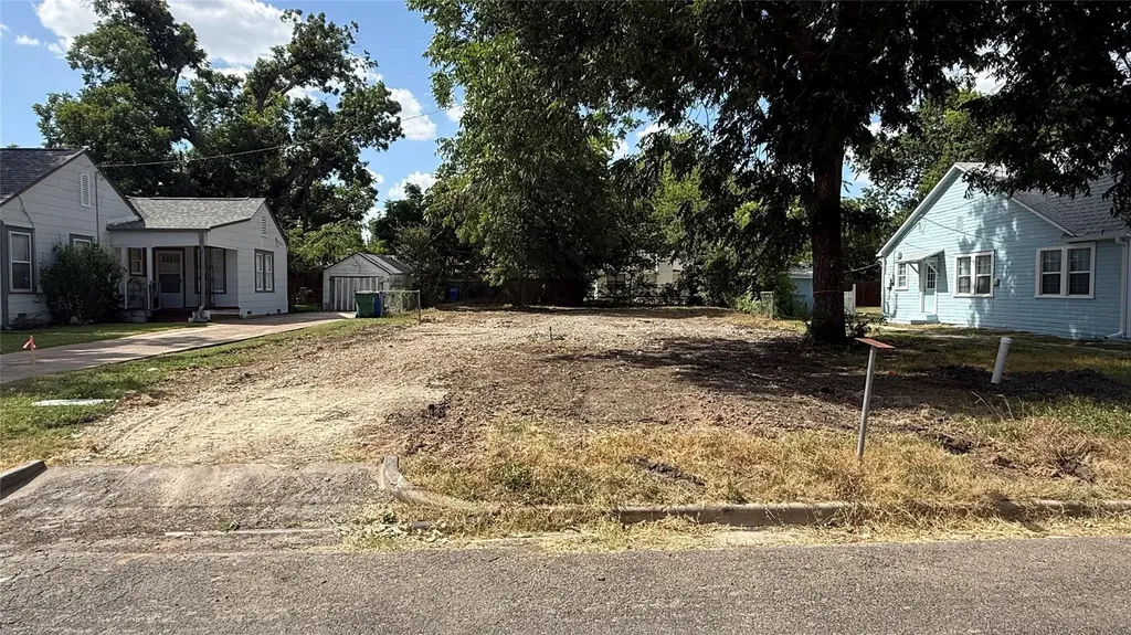 1312 Wallace Street Taylor TX 76574