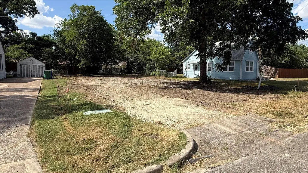 1312 Wallace Street Taylor TX 76574
