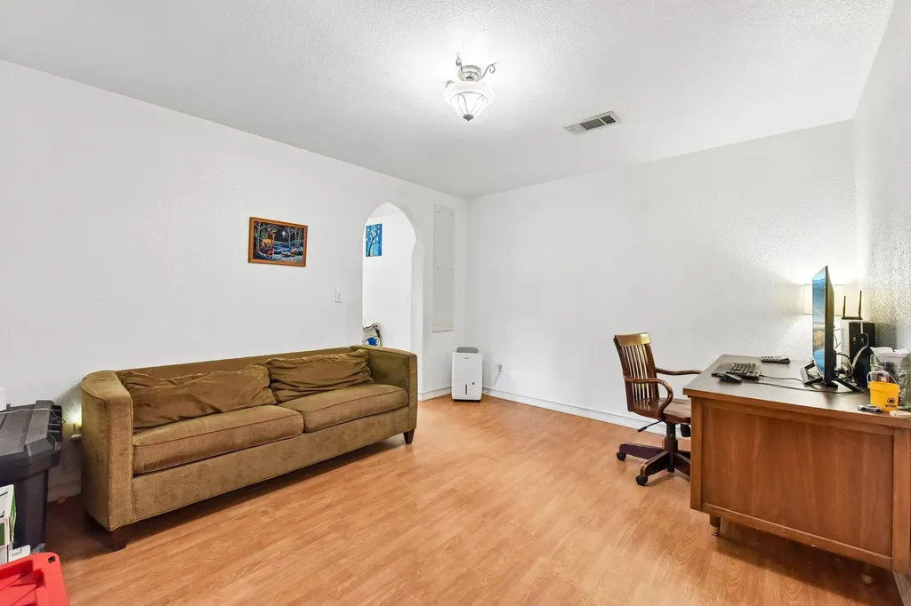 205 N Avenue E Elgin TX 78621
