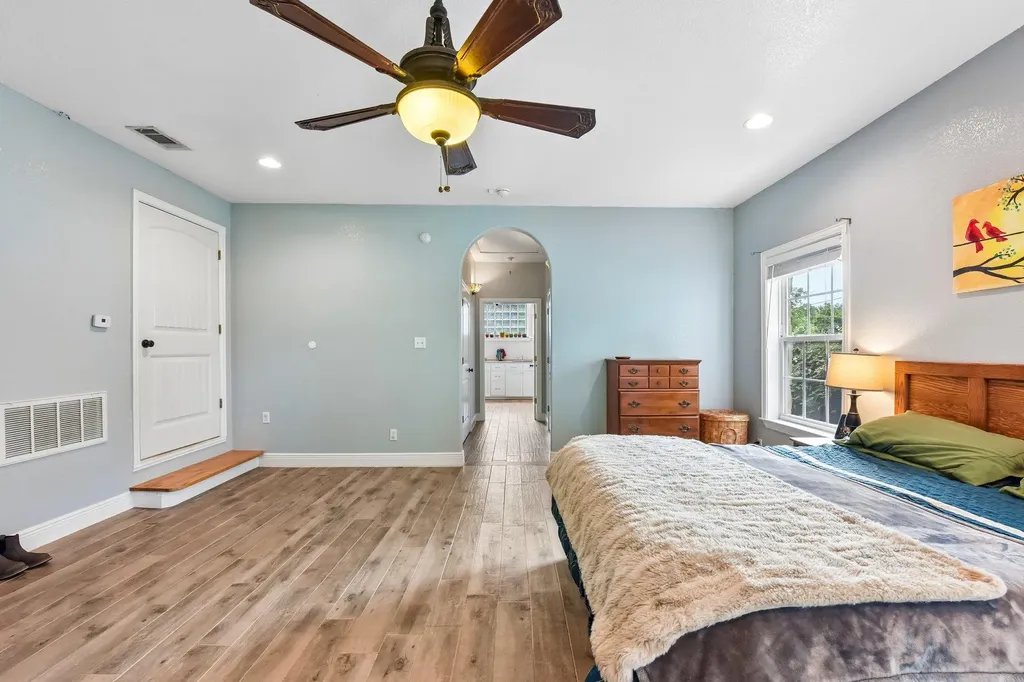 205 N Avenue E Elgin TX 78621