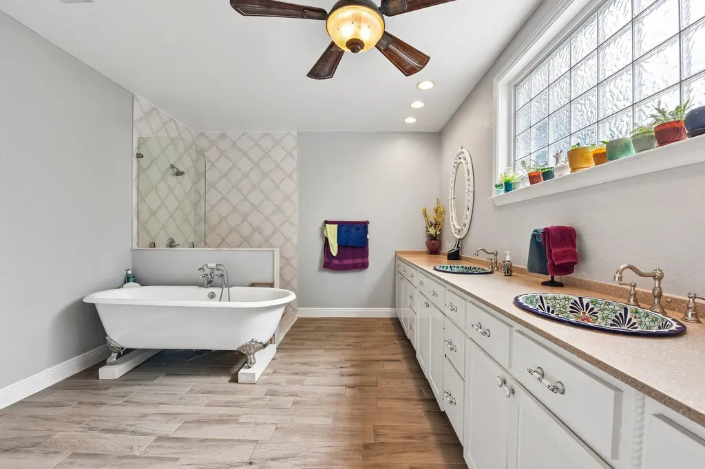 205 N Avenue E Elgin TX 78621