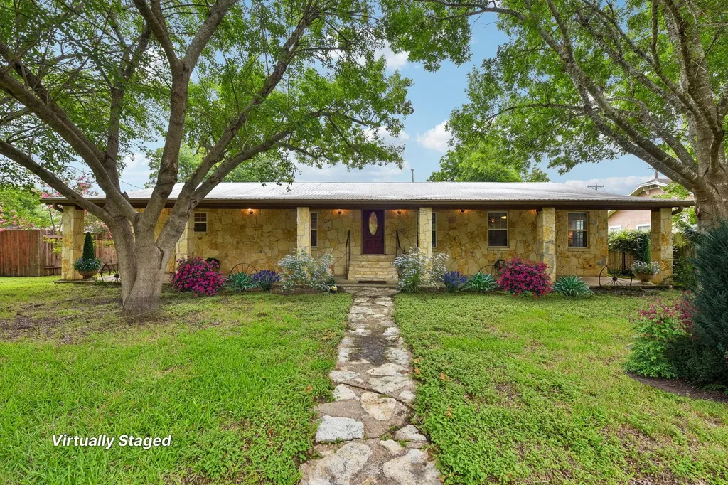 205 N Avenue E Elgin TX 78621