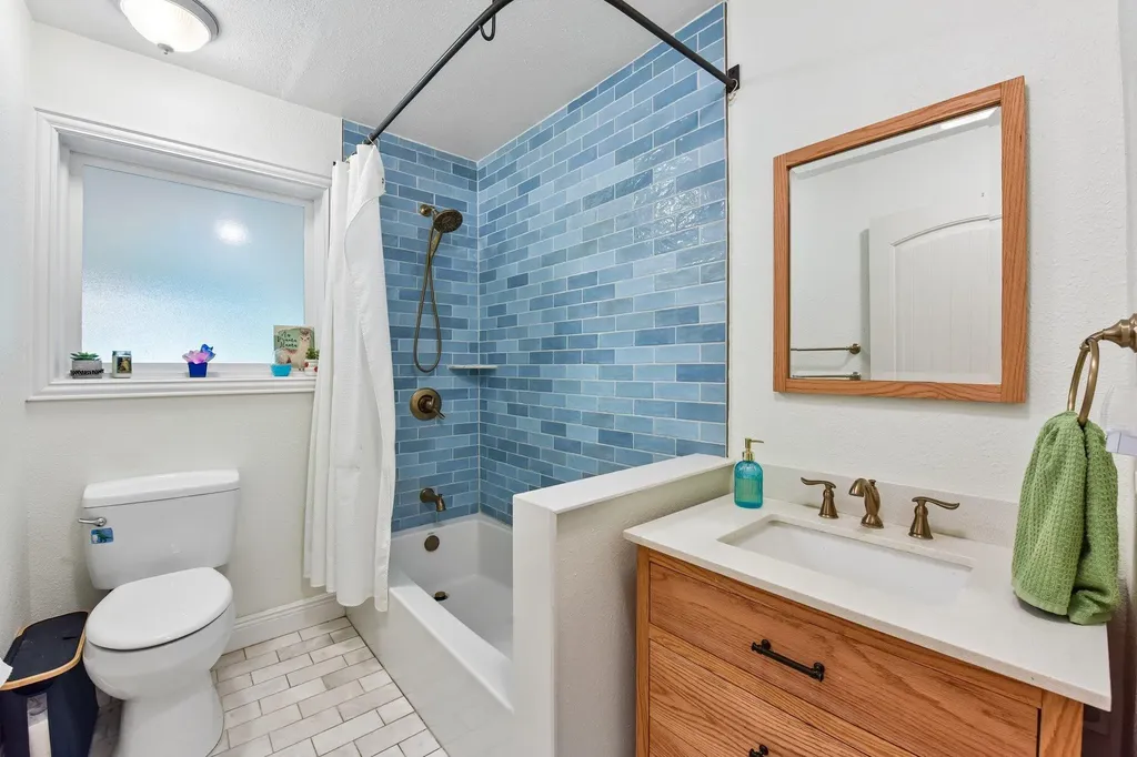 205 N Avenue E Elgin TX 78621