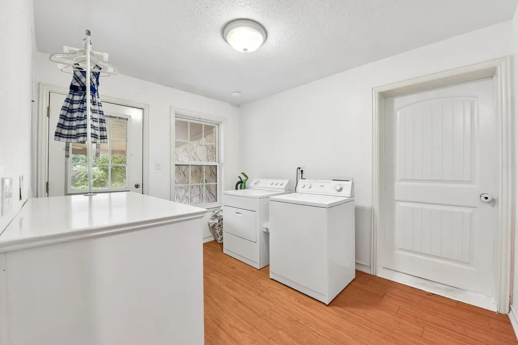 205 N Avenue E Elgin TX 78621