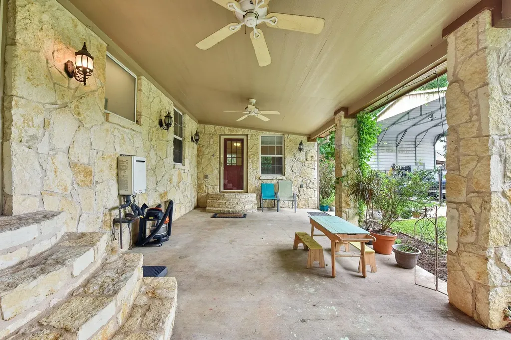 205 N Avenue E Elgin TX 78621