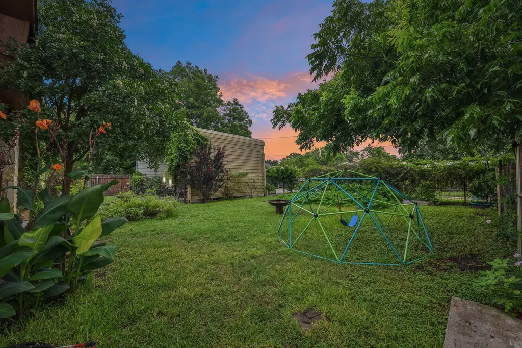 205 N Avenue E Elgin TX 78621