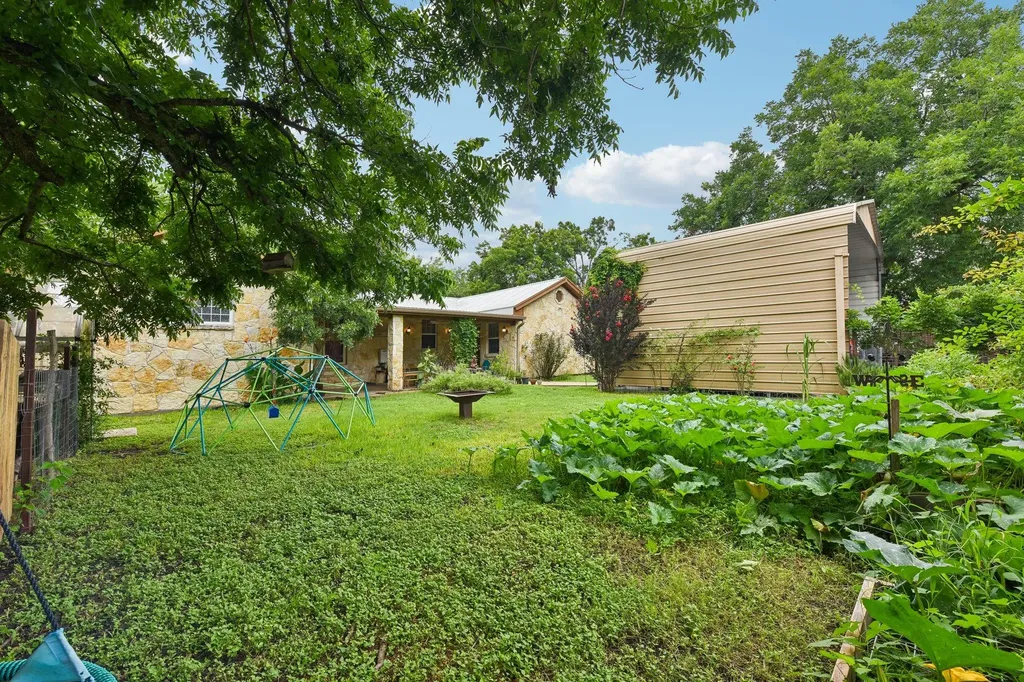 205 N Avenue E Elgin TX 78621