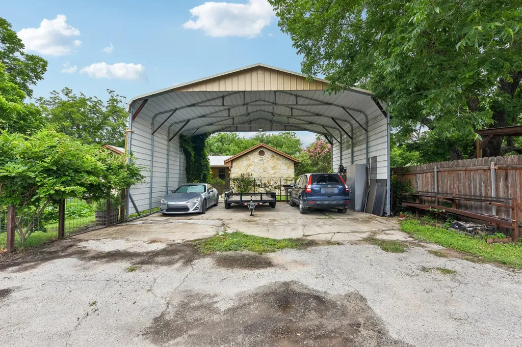 205 N Avenue E Elgin TX 78621
