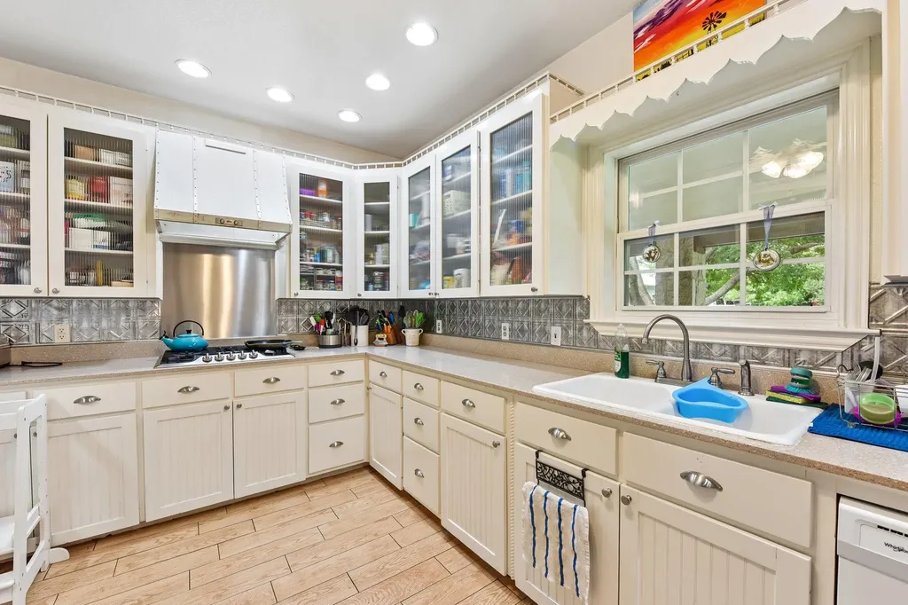 205 N Avenue E Elgin TX 78621